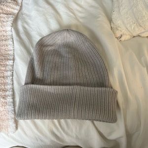 Aritzia beanie NWT